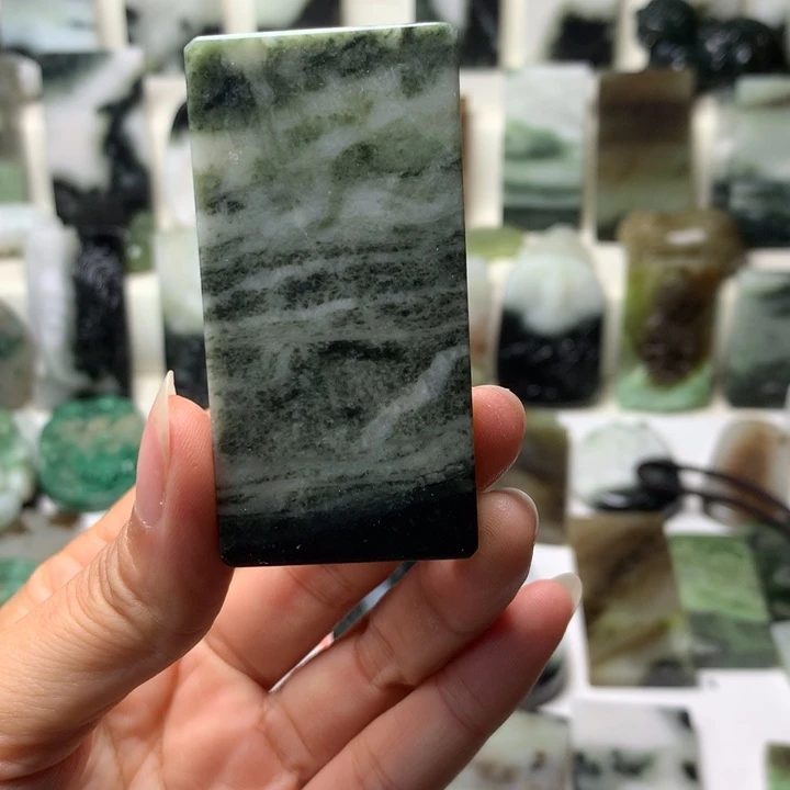 独山玉未镶嵌颈饰