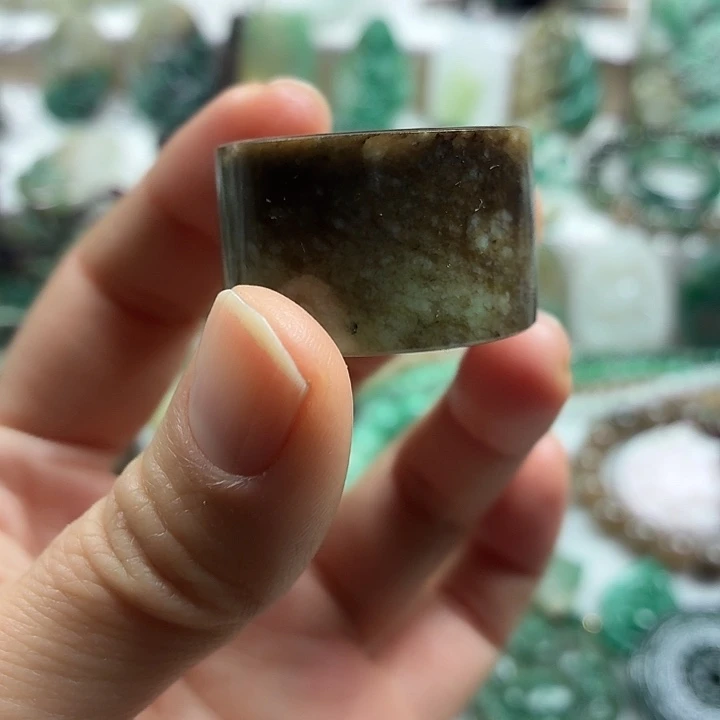 独山玉未镶嵌吊坠