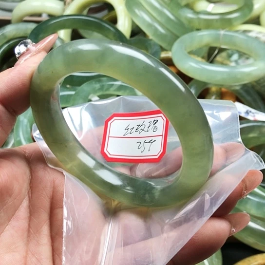 蛇纹石玉手镯未镶嵌红*瑰