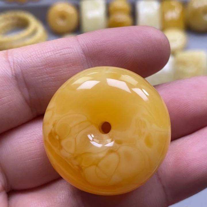 琥珀未镶嵌颈饰吊坠