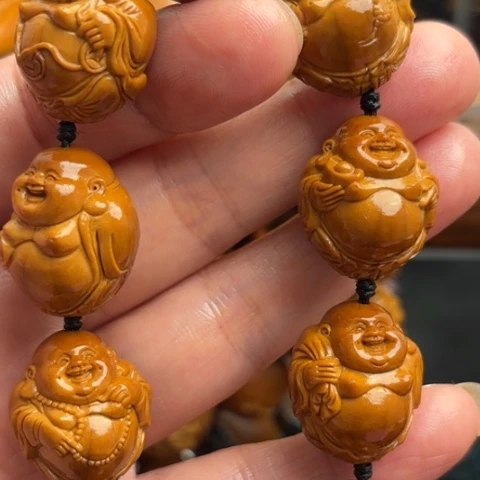 橄榄核雕八宝弥勒
