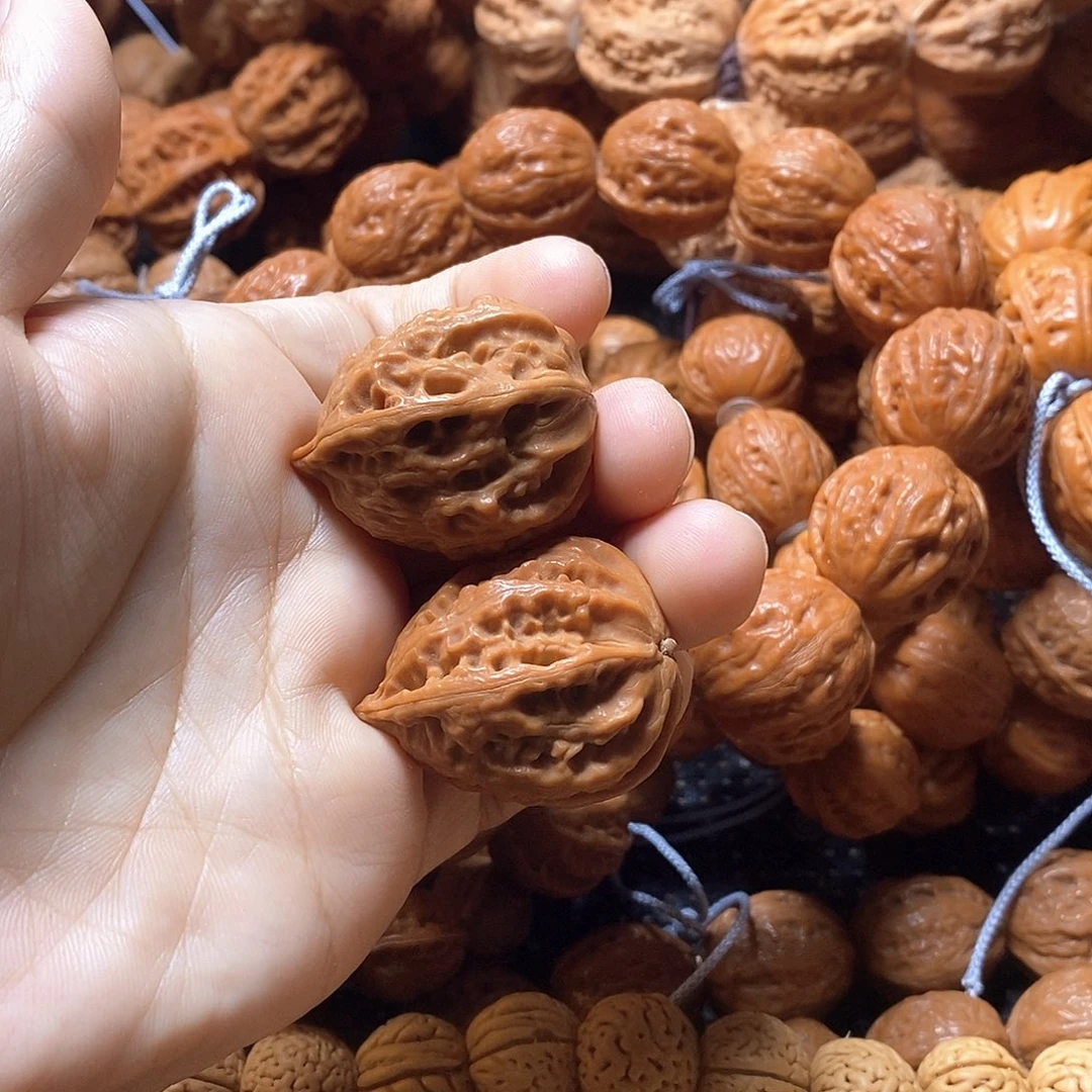 文玩核桃吊坠一对