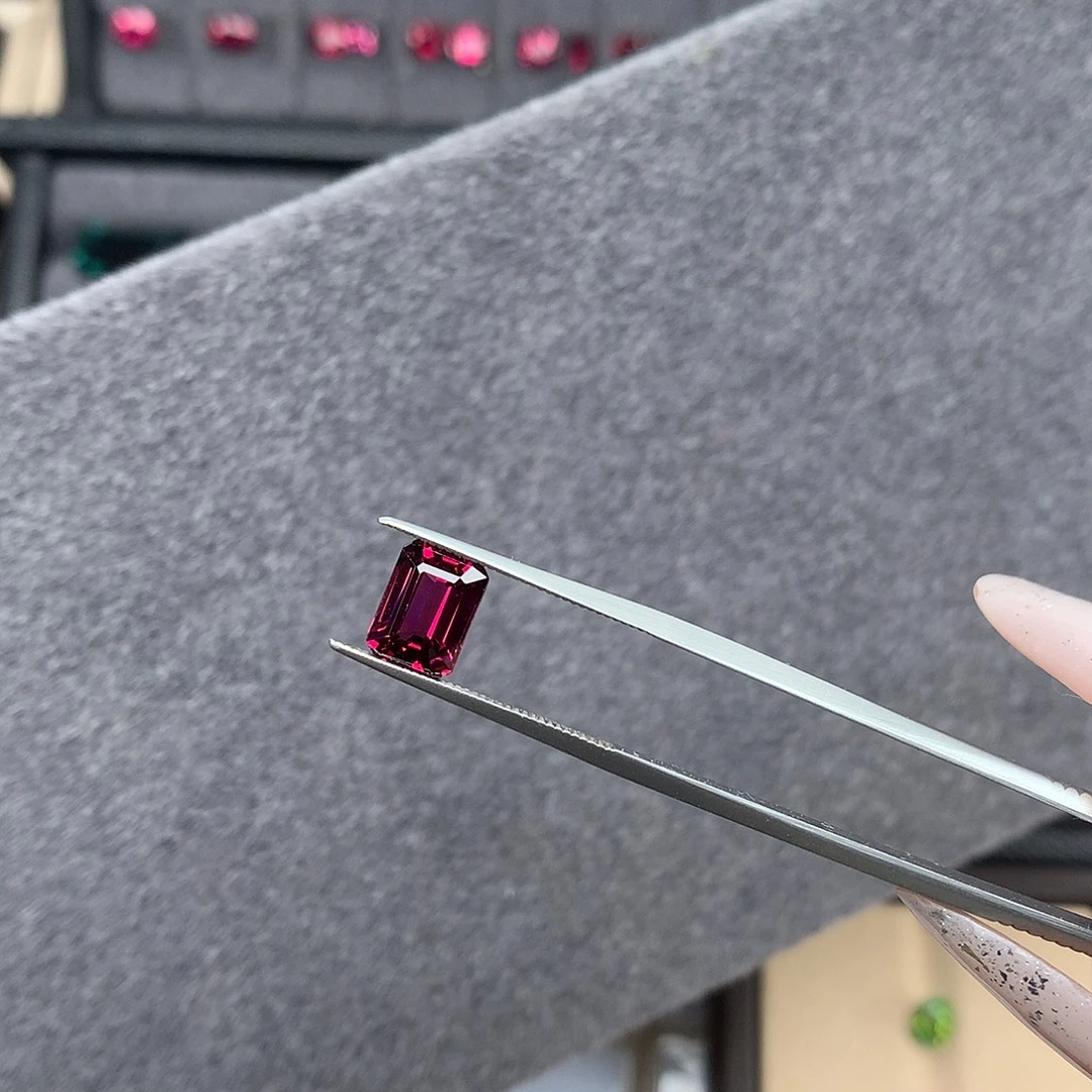 石榴石（紫牙乌）裸石未镶嵌2.8克拉