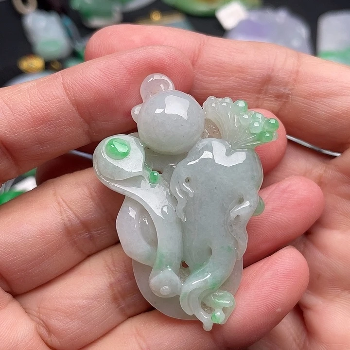 翡翠未镶嵌颈饰人生如意