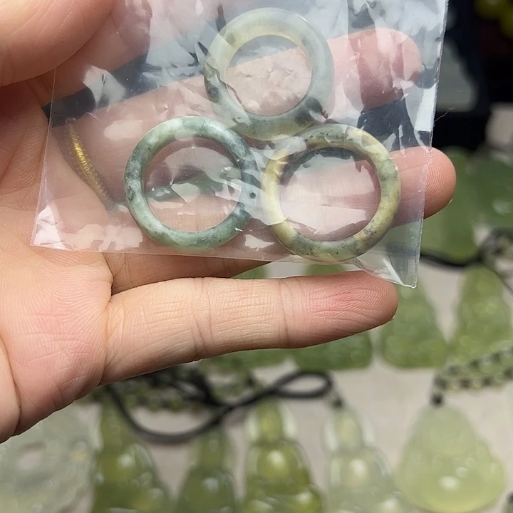岫玉合金颈饰吊坠