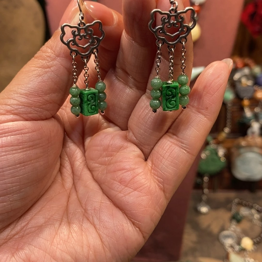 翡翠吊坠(赠链)未镶嵌