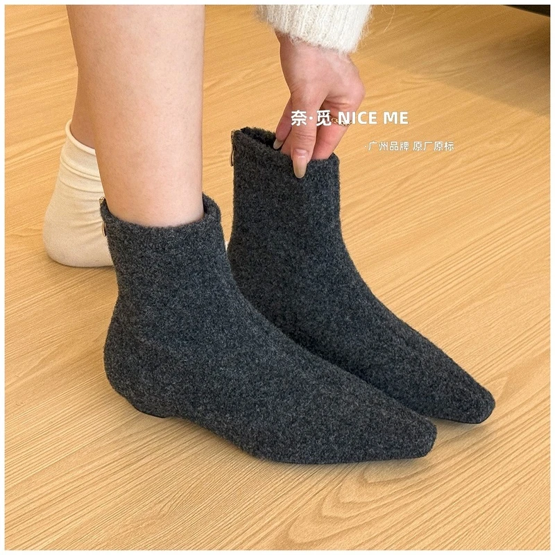 NICE ME~一眼钟情格雷灰方头低跟短靴女冬新款加绒平底短筒棉靴潮