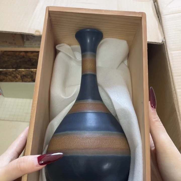 精美家用花瓶一客