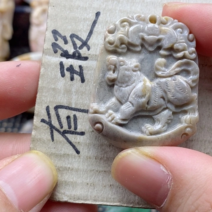 硅化珊瑚（珊瑚玉）颈饰未镶嵌胖*