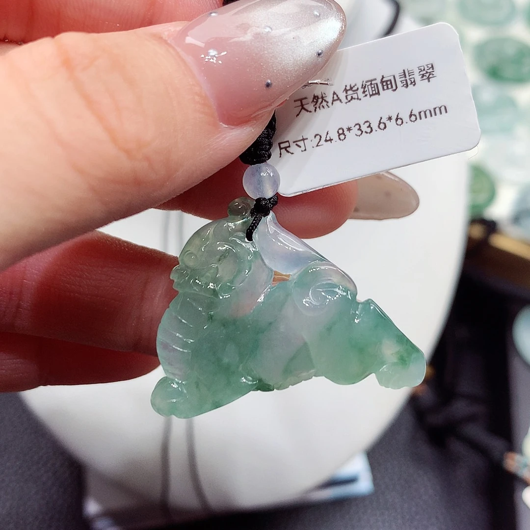 翡翠未镶嵌颈饰编号17，24.8/33.6/6.6