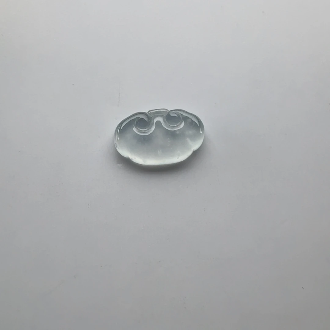 翡翠未镶嵌颈饰如意