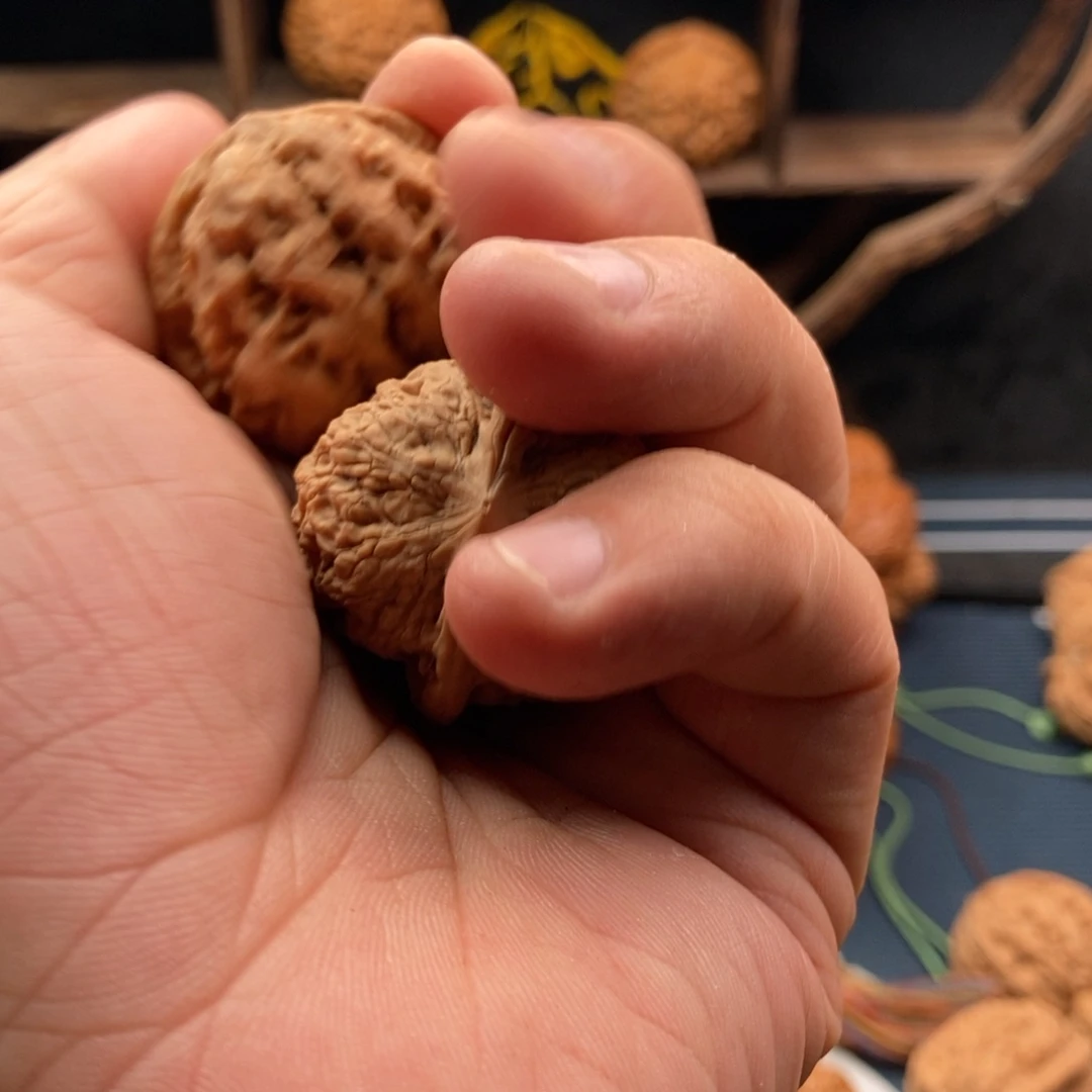 文玩核桃把件9*3爱月