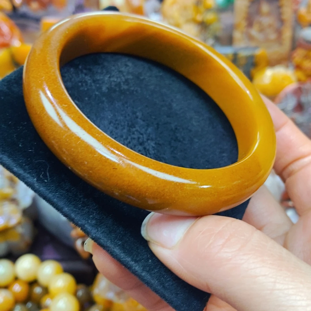 未镶嵌石英质玉（黄龙玉）颈饰