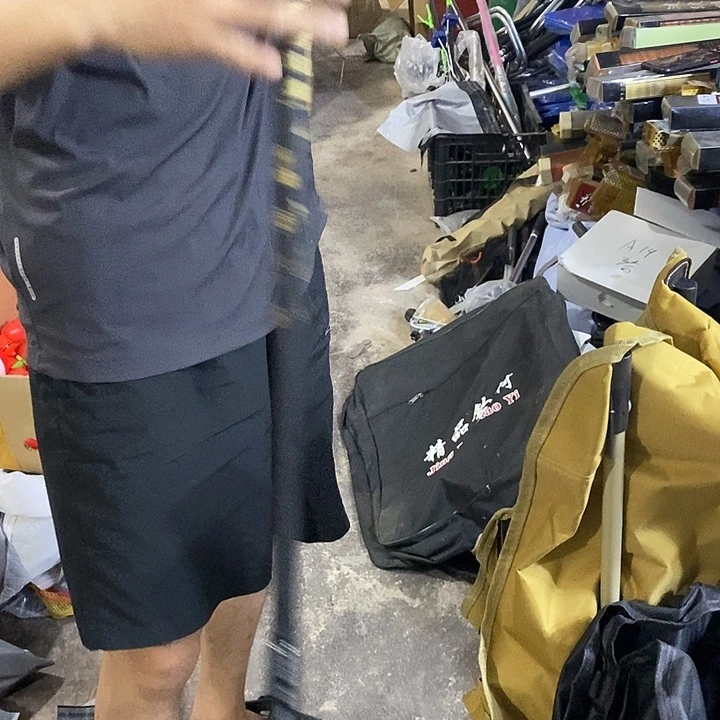 瑕疵2.4米黑金支架一个