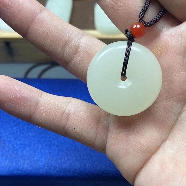 Z***6颈饰未镶嵌和田玉（糖玉）