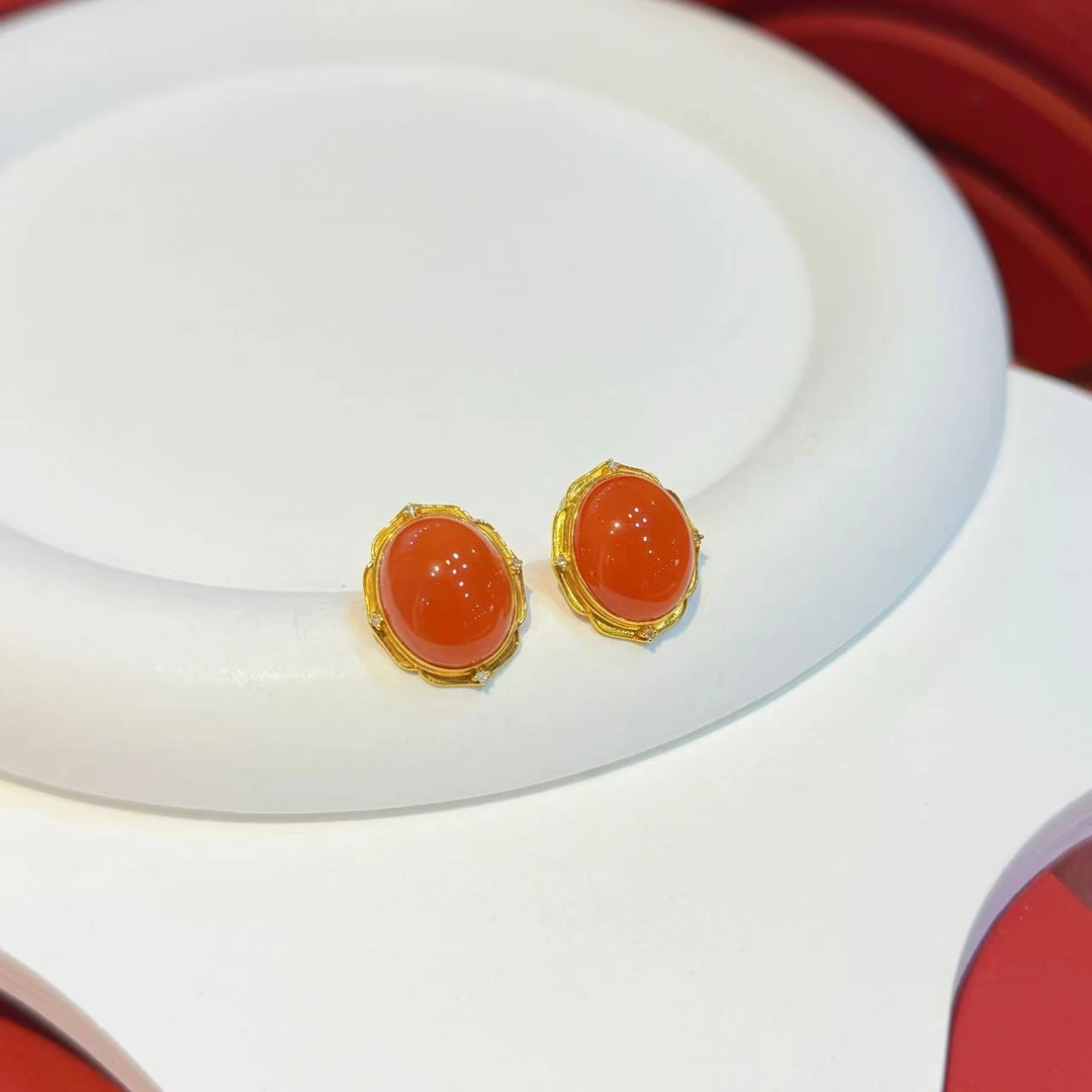 18K金镶嵌11*14mm南红大旦面耳针HNZ3731