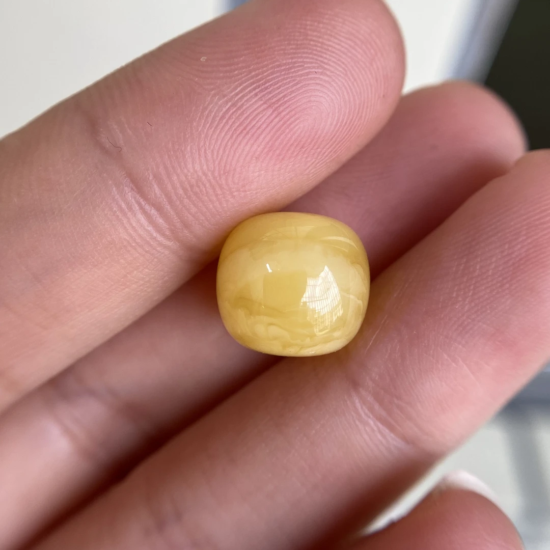 蜜蜡鸡油黄飘花老型配饰11.8×10.8mm，飘花无优化保天然