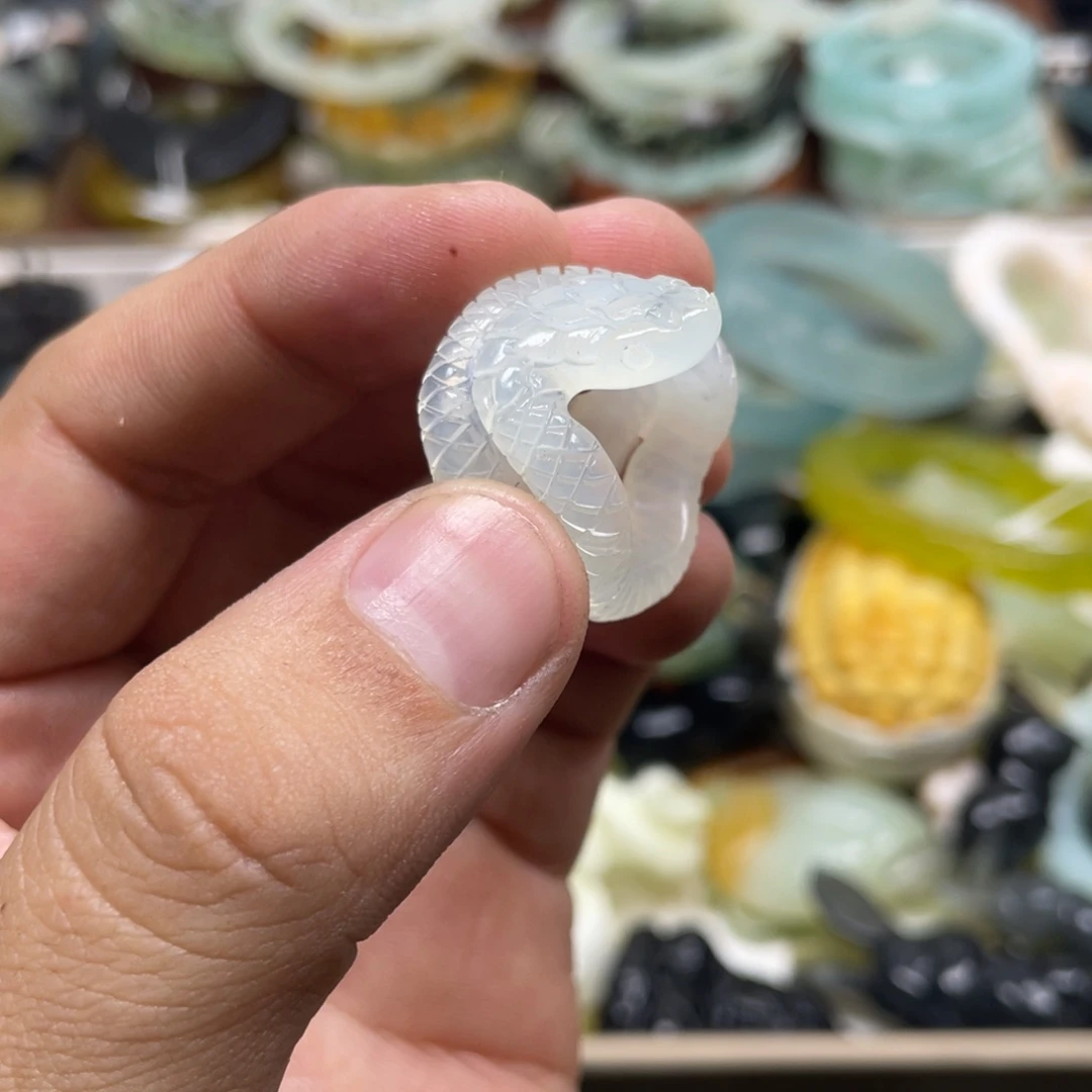 蛇纹石玉未镶嵌戒圈