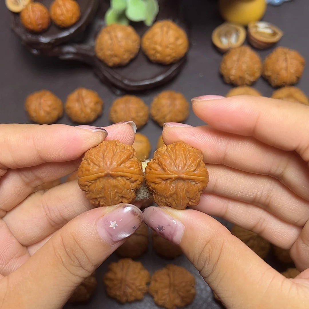 陈***。文玩核桃把件小红莲27