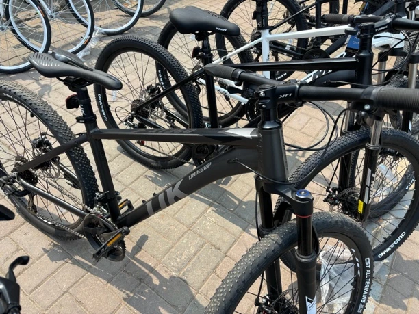 ukxt36026寸，120响培林花鼓铝合金车架24速