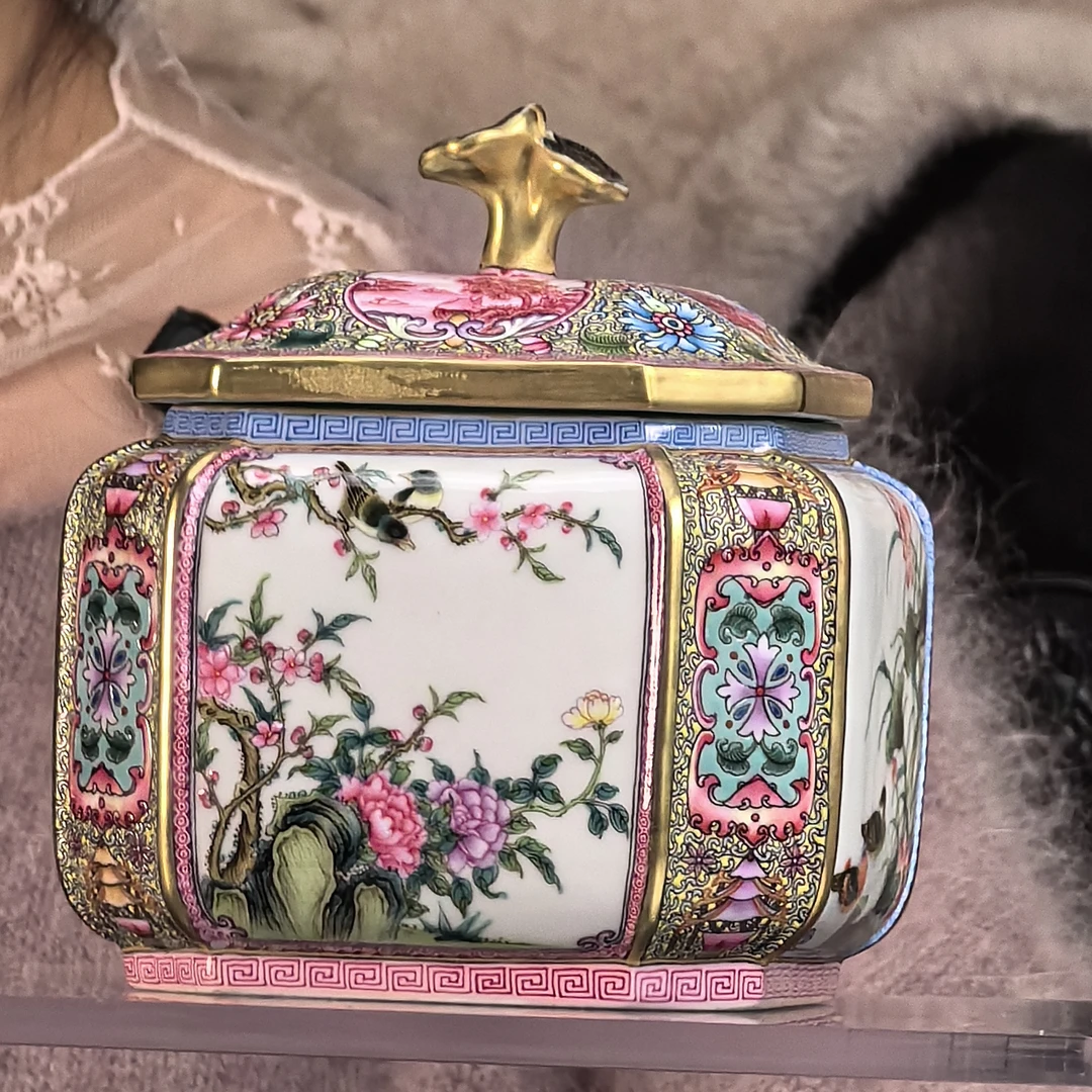 清 珐琅彩花鸟开窗八方盖罐