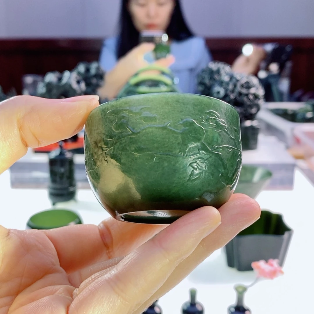 未镶嵌和田玉（青玉）摆件