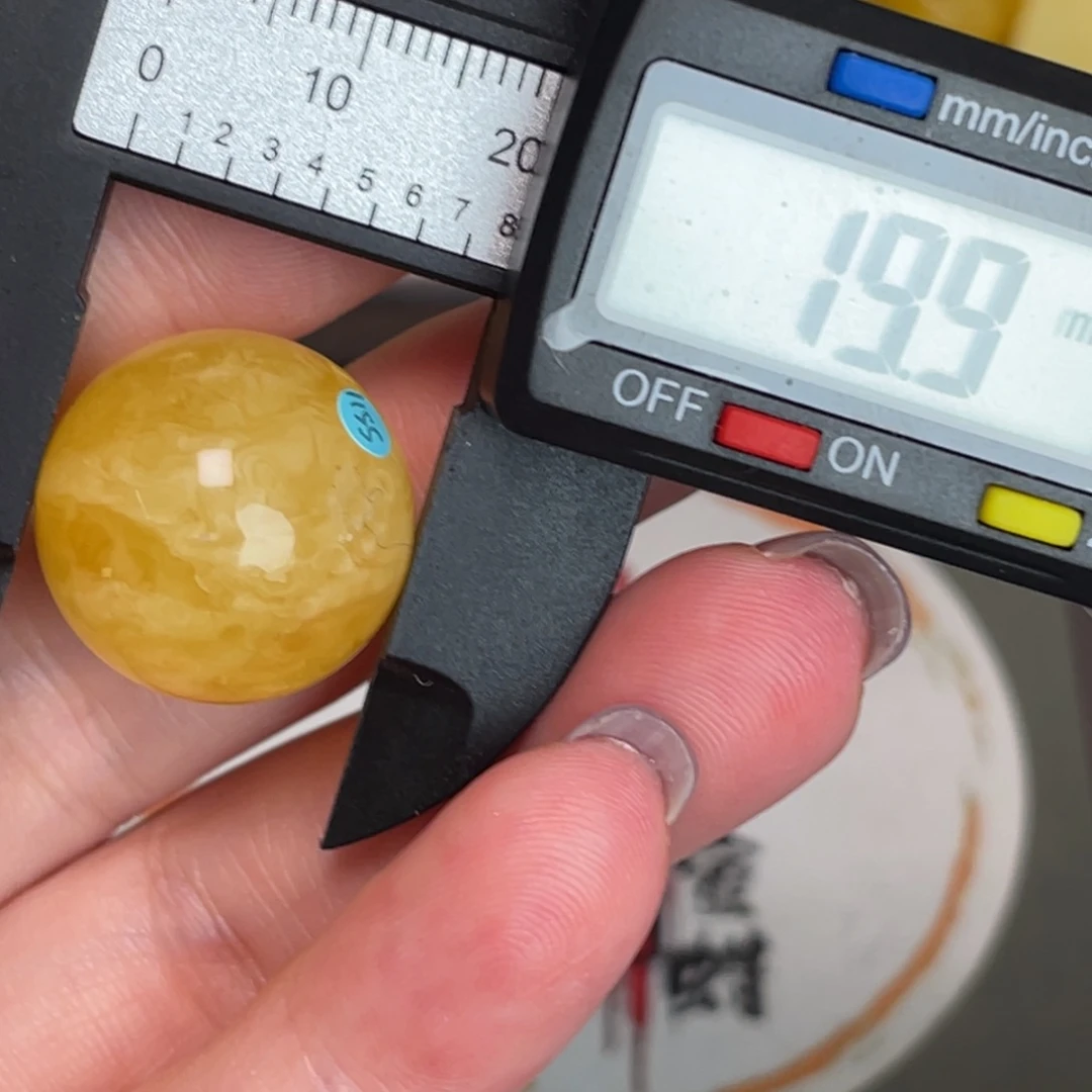 未镶嵌琥珀裸石微瑕118