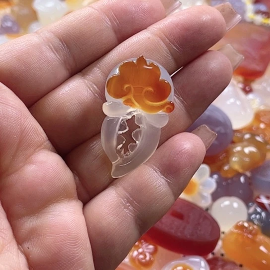 玛瑙/玉髓吊坠(赠链)未镶嵌平**?