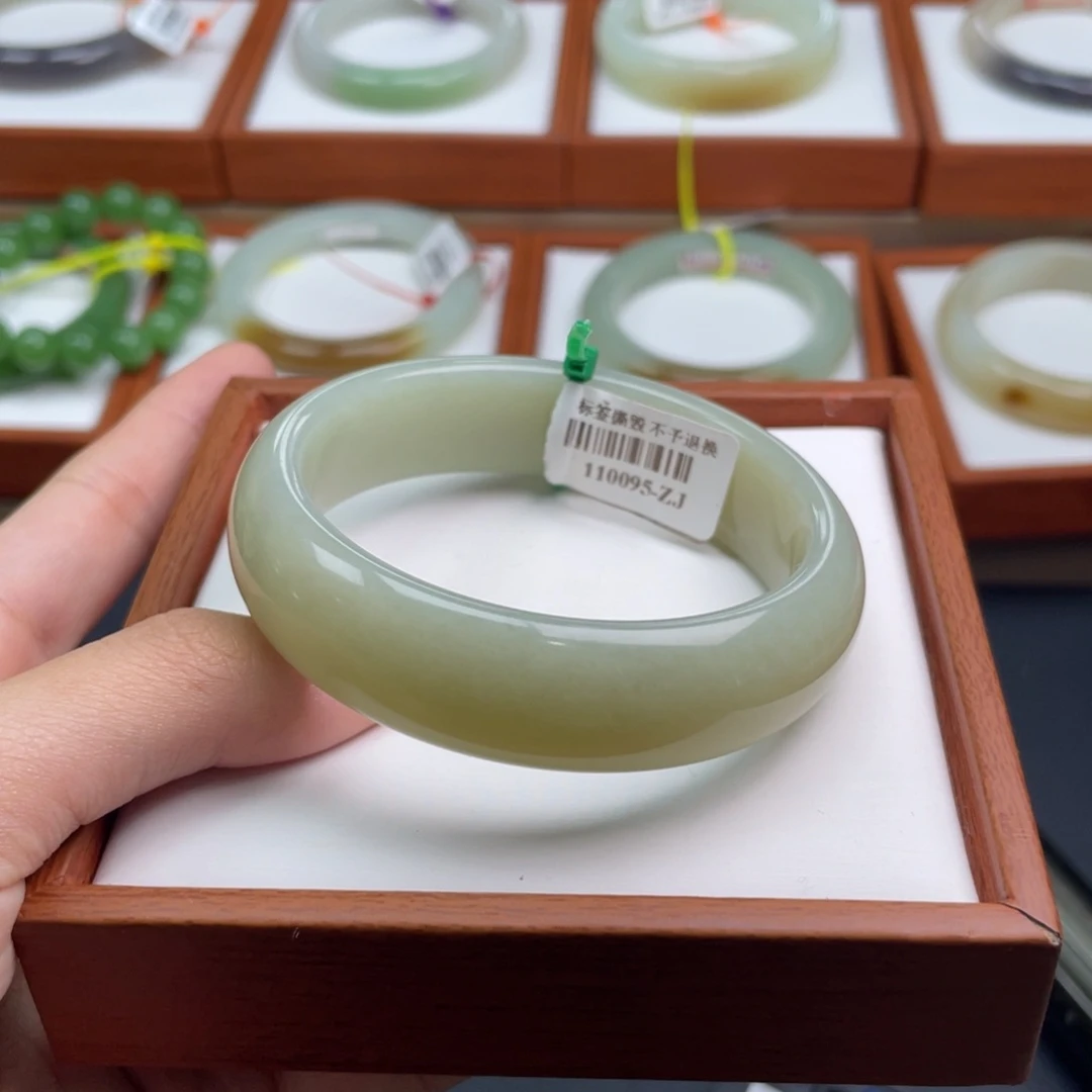 【闪购商品】未镶嵌手镯和田玉链接7 圈口57+
