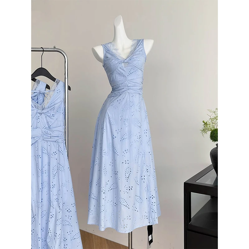 2025夏季新款巨好看的连衣裙法式V领蕾丝拼接扭结镂空蓝色长裙子