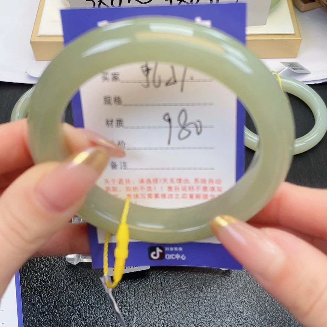 和田玉（糖玉）未镶嵌手镯