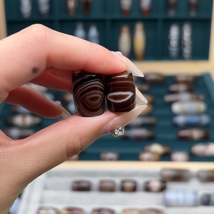 沙***萝玛瑙/玉髓未镶嵌珠宝奇石