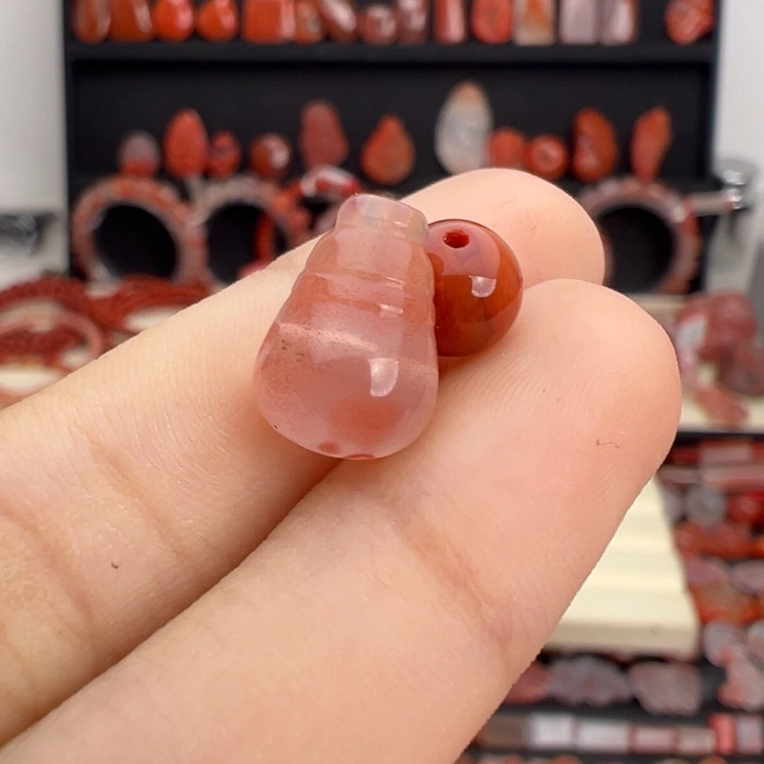 热***友南红玛瑙未镶嵌颈饰两颗