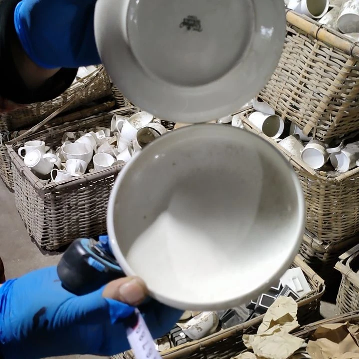 摆件盘子碗茶壶啥都有