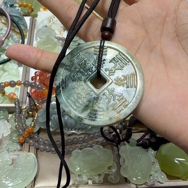 蛇纹石玉吊坠未镶嵌