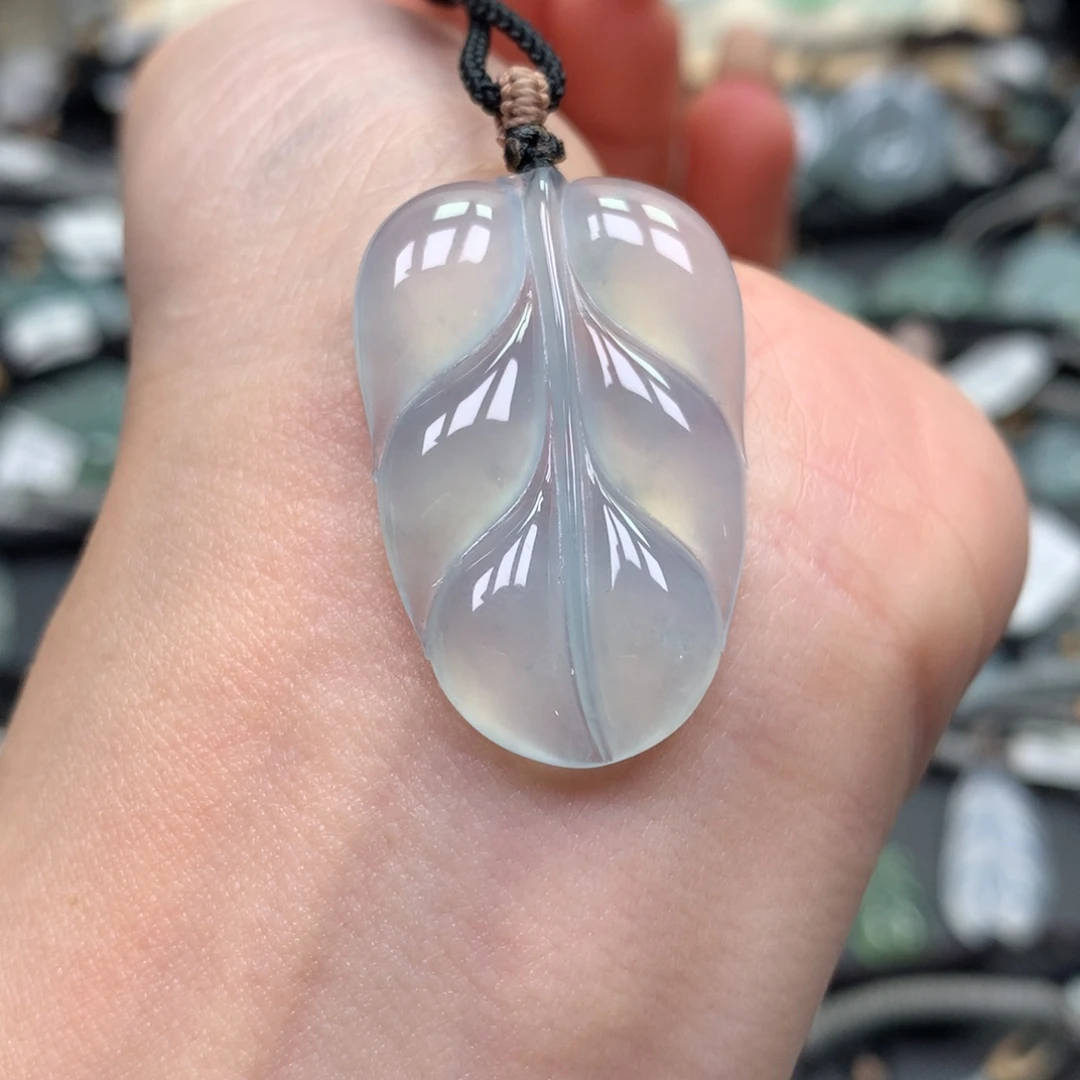 翡翠颈饰未镶嵌叶子