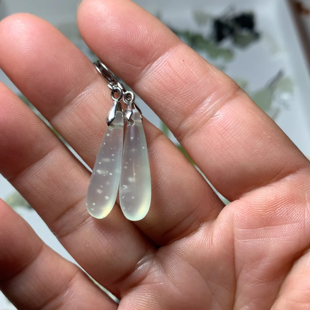 蛇纹石玉耳环未镶嵌