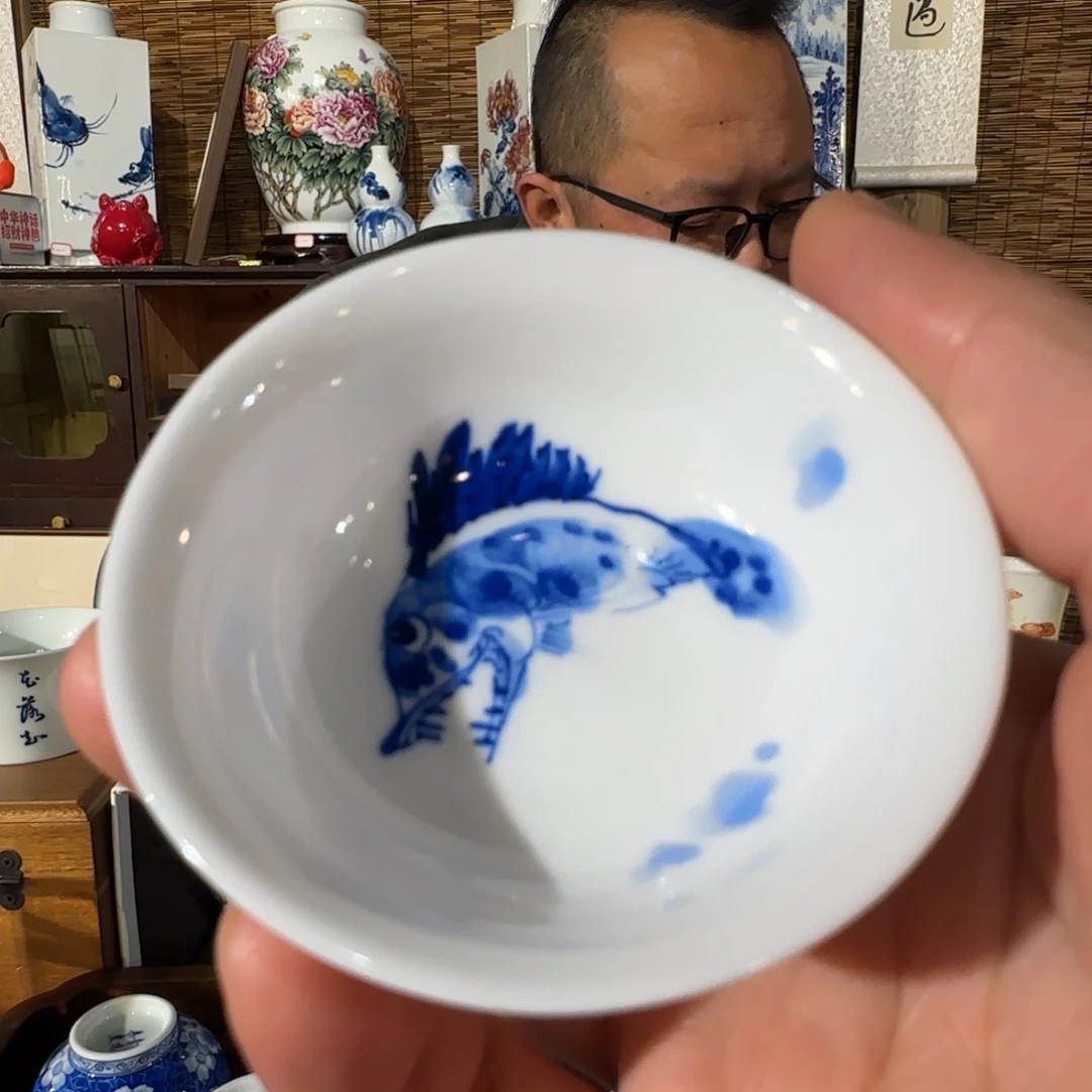 陶手绘青花鳜鱼杯