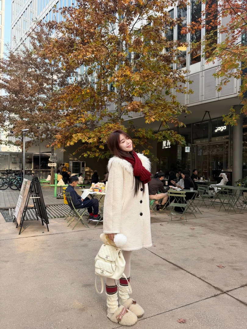 尹千金J【奶油巴斯克】潮流休闲皮毛一体毛毛保暖显瘦女外套W257522