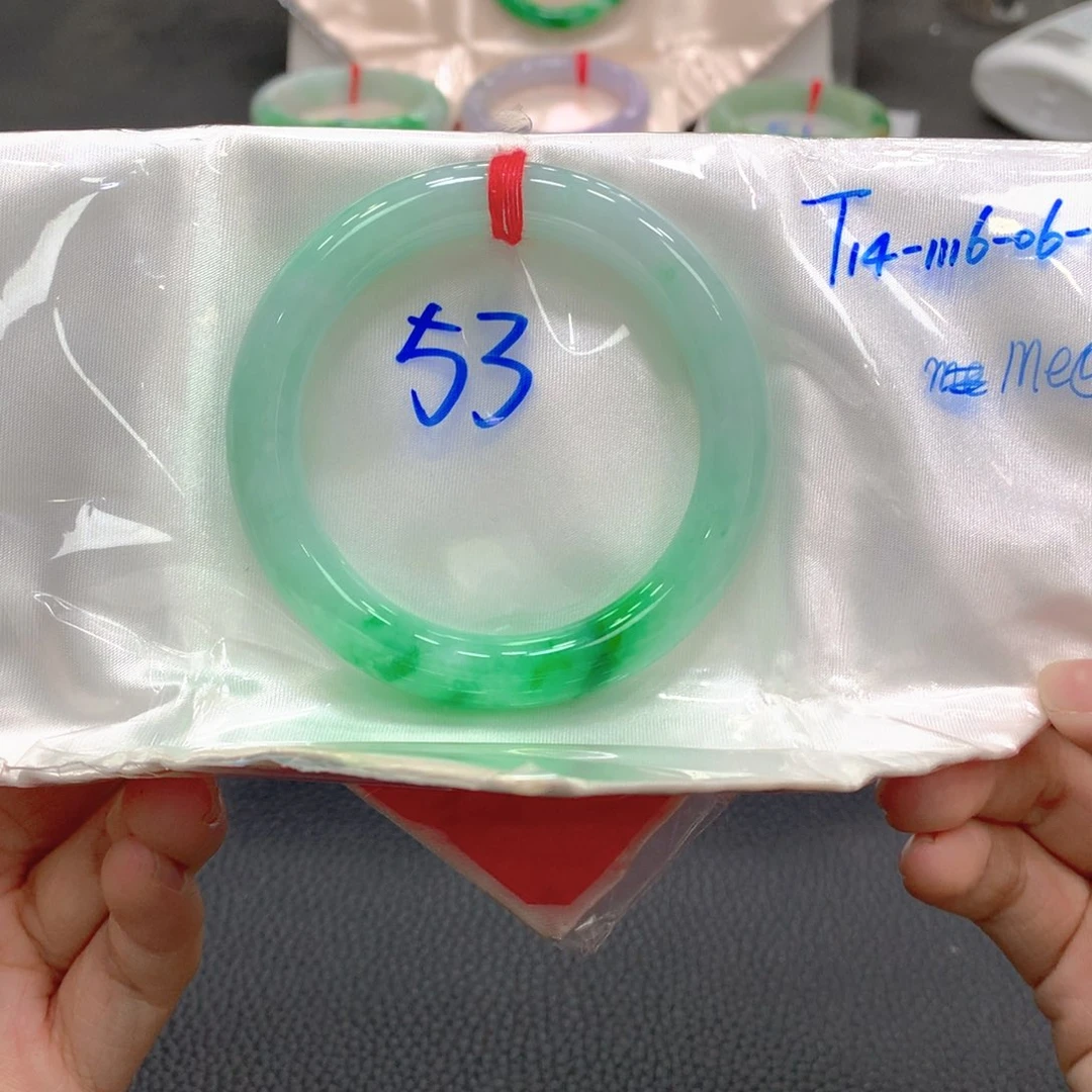 翡翠未镶嵌手镯18