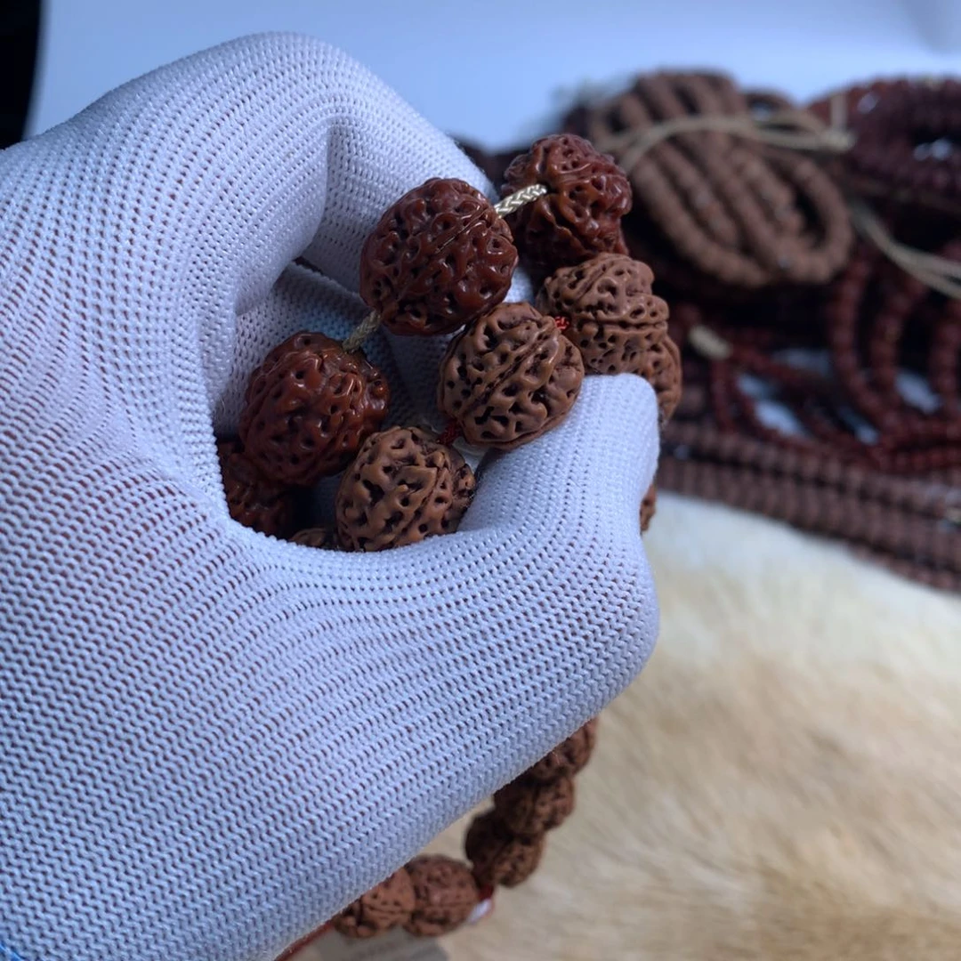 手串金刚菩提梅花底盘龙纹，和一代龙比较像15mm左右