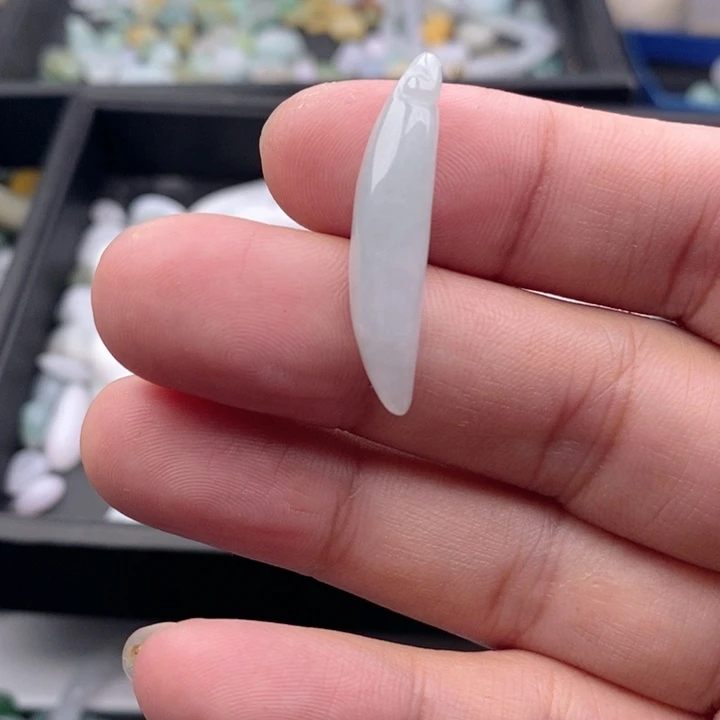 芝****翡翠未镶嵌吊坠(不含链)