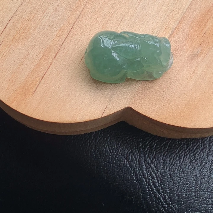 定制翡翠未镶嵌挂件