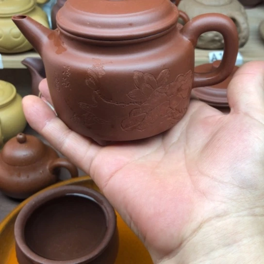 岁***谁茶壶紫砂，小红泥得中230豪升左右有瑕疵