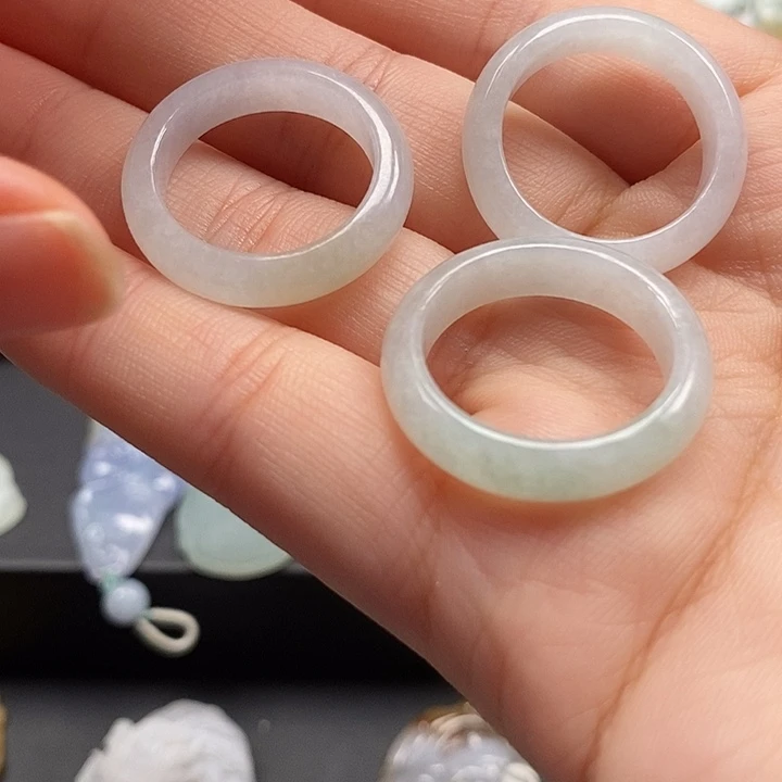 翡翠未镶嵌颈饰翡翠首饰