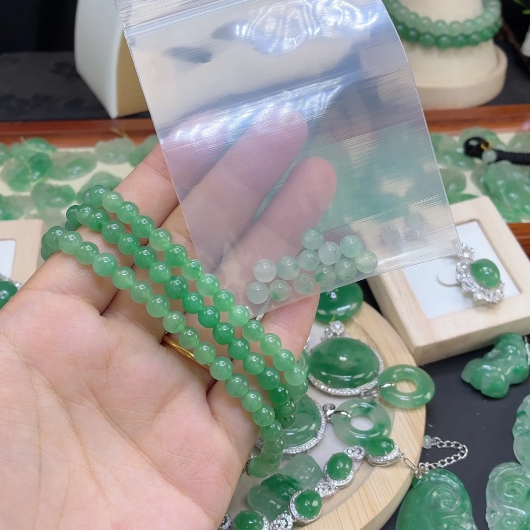 石英质玉（非洲翠）未镶嵌颈饰说****的