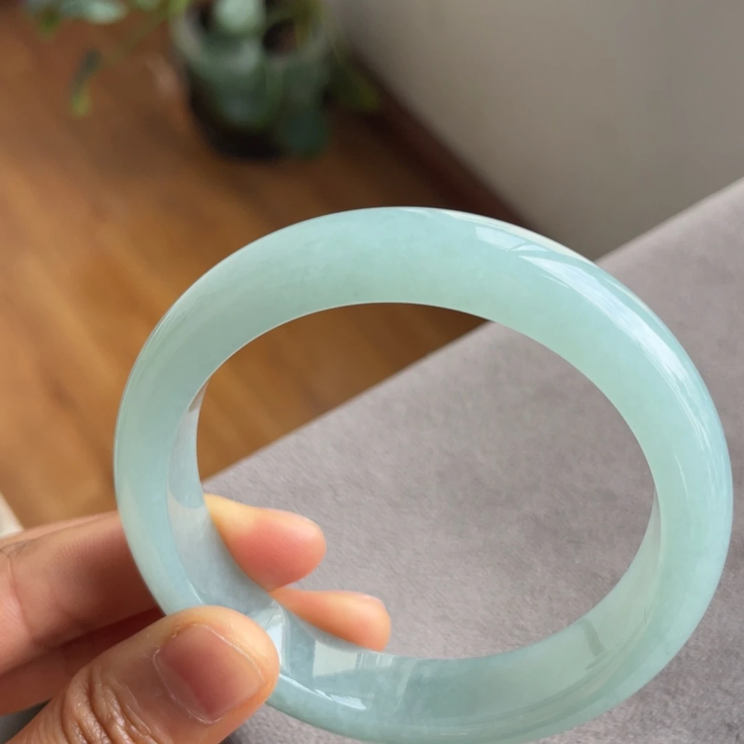 翡翠未镶嵌手镯绿底