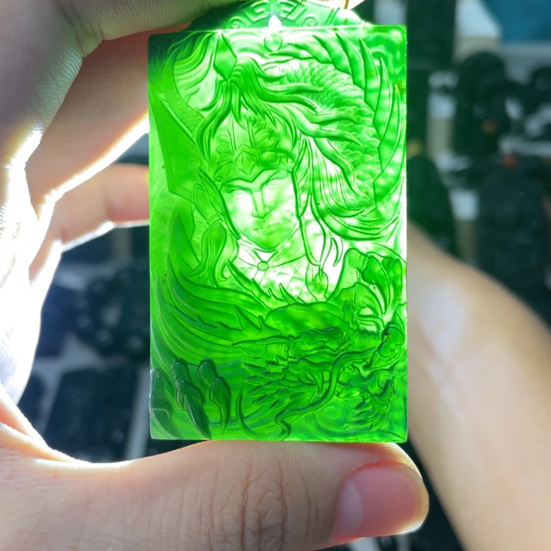 未镶嵌蛇纹石玉吊坠