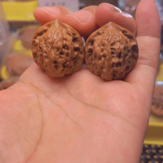 文玩核桃吊坠玲珑