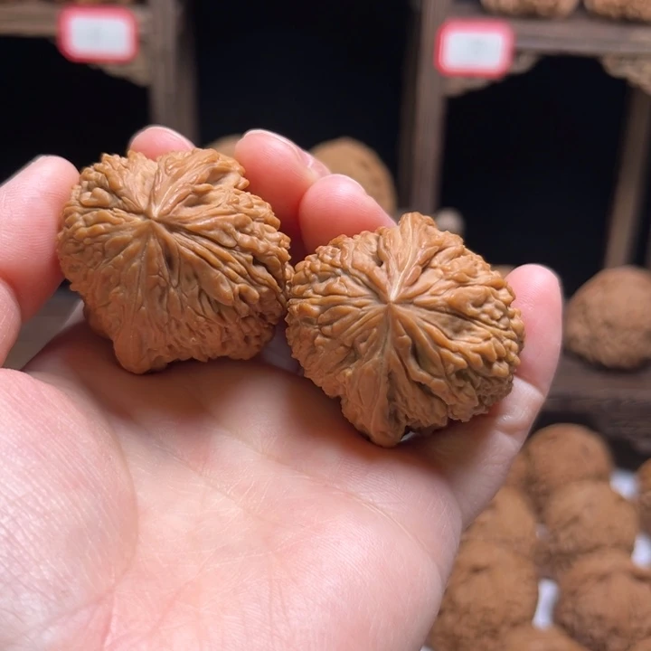 文玩核桃把件。**。37南疆石狮子头